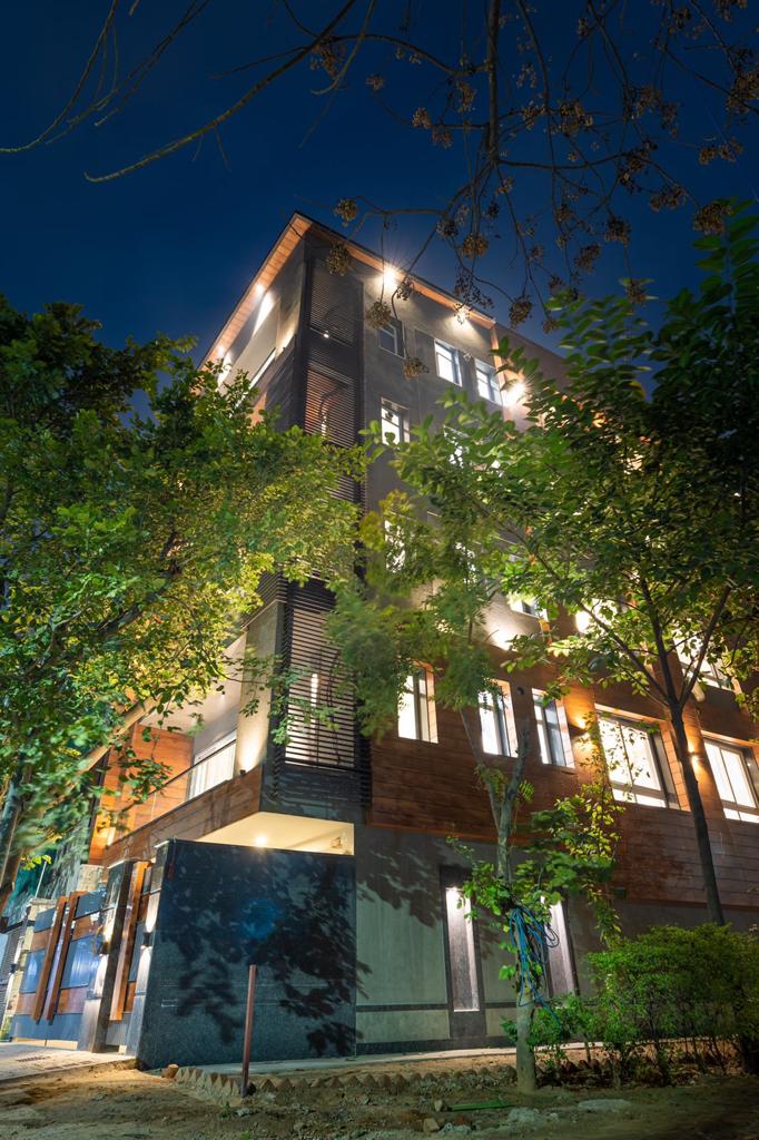 Super Luxury 3bhk Floor Top with Terrace for Sale in DLF Phase 1